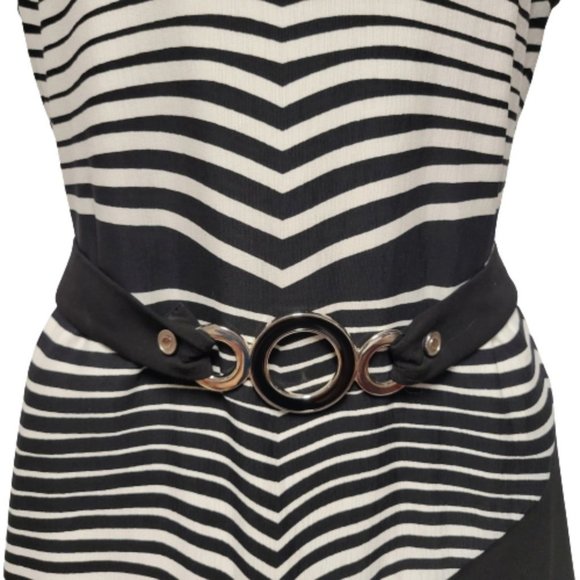 Sleeveless Black and White Abstract Print Top Size 8 - Picture 2 of 11